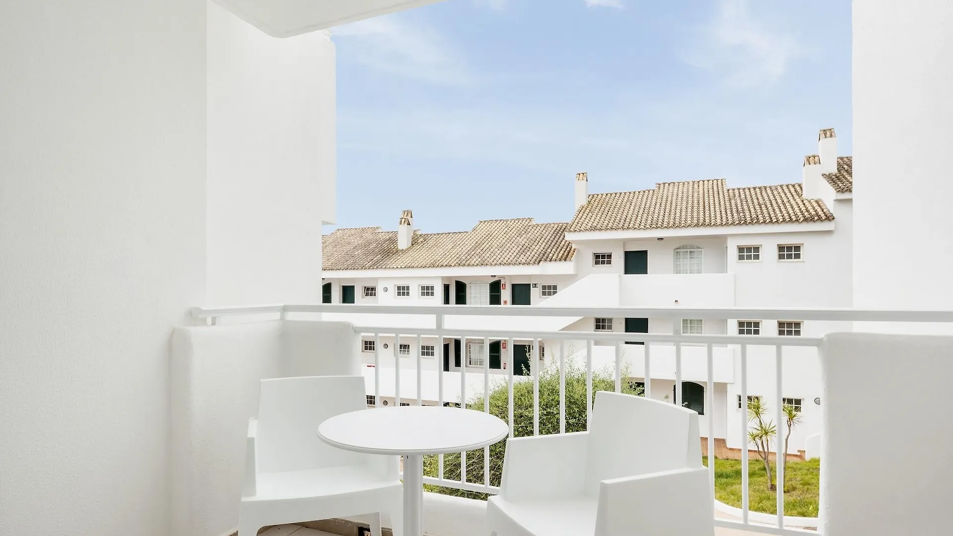Ilunion Menorca Aparthotel Cala Galdana  Cala Galdana (Menorca)